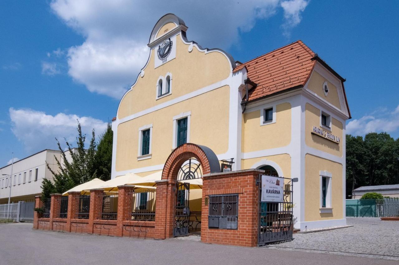 Penzion Elux Břeclav Εξωτερικό φωτογραφία